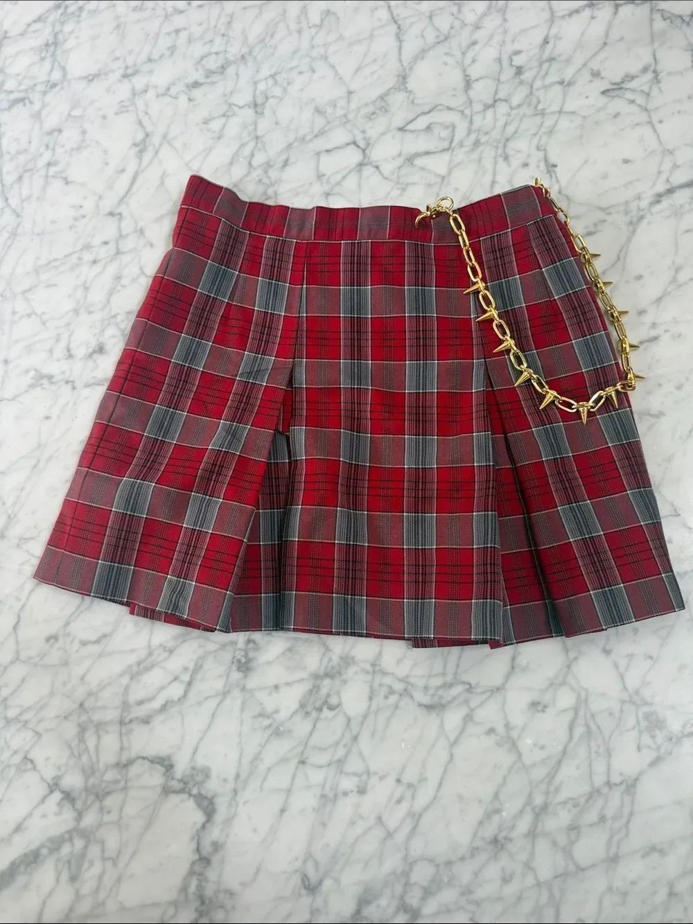 Women’s Plaid Skirt Gray Red mini Skirt Sz Medium Goth with Chain Gwen Stefani
